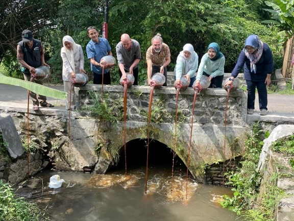 Cleaning Rivers with Eco enzyme